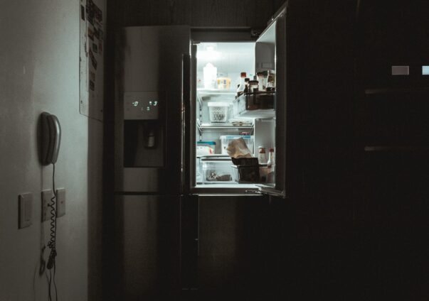 Kühlschrank im Dunkeln