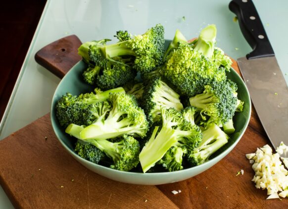 roher Brokoli in einer Schüssel